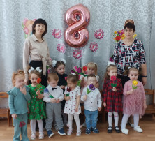 " Праздник бабушек и мам" " Праздник бабушек и мам".