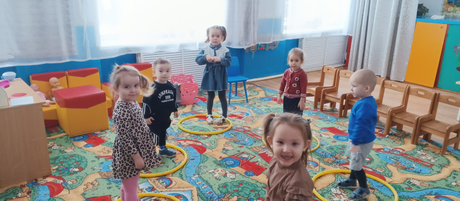 Лепка. Тема: "Яички для птички" Лепка. Тема: "Яички для птички".